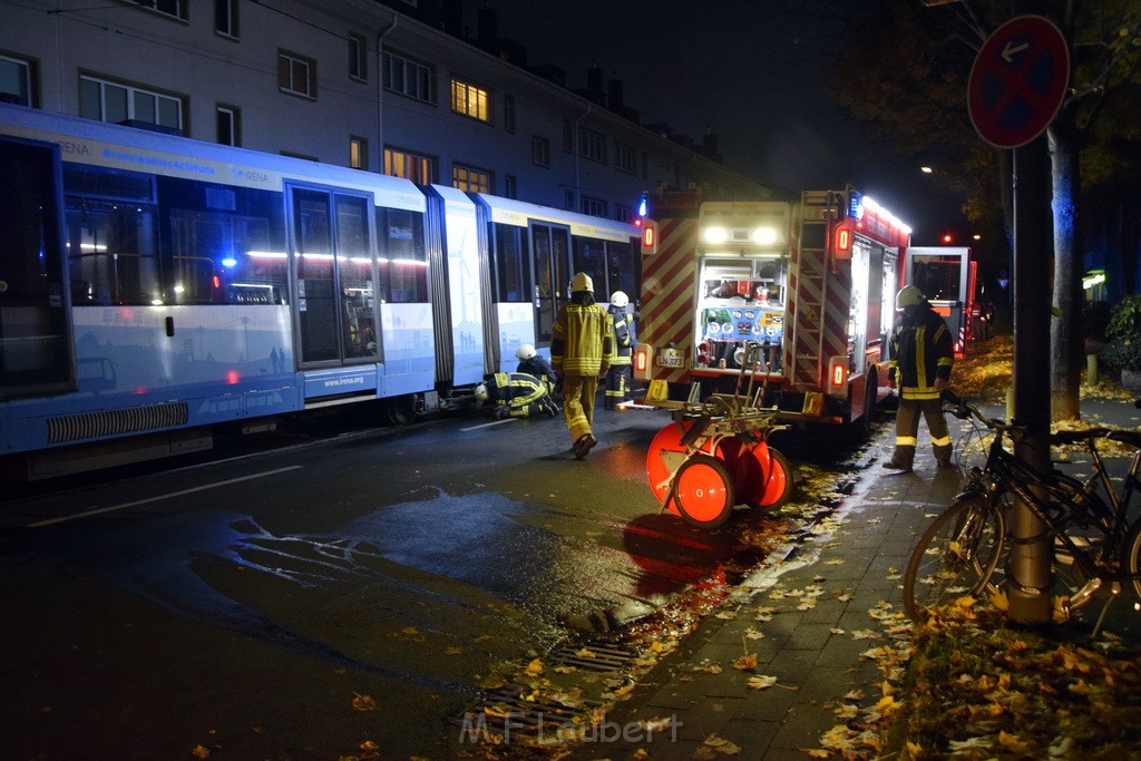 KVB Bahn Bremsen heissgelaufen Koeln Lindenthal Luxemburgerstr Neuenhoeferallee P05.JPG - Miklos Laubert